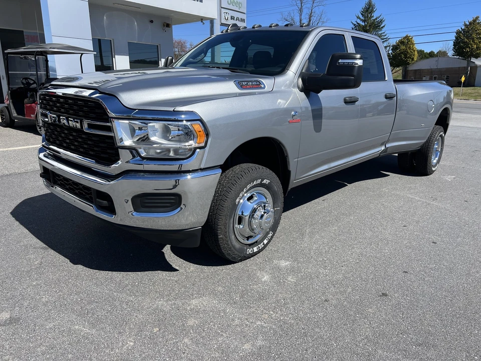 2024 Ram 3500 - Image 6 of 31