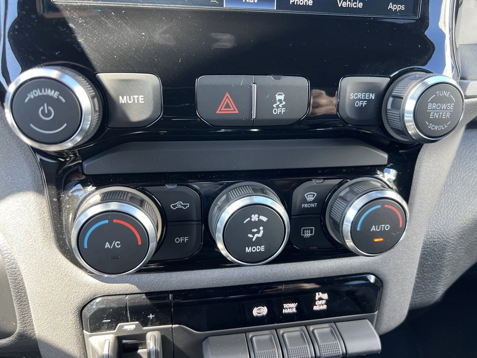 2024 Ram 3500 - Image 25 of 31