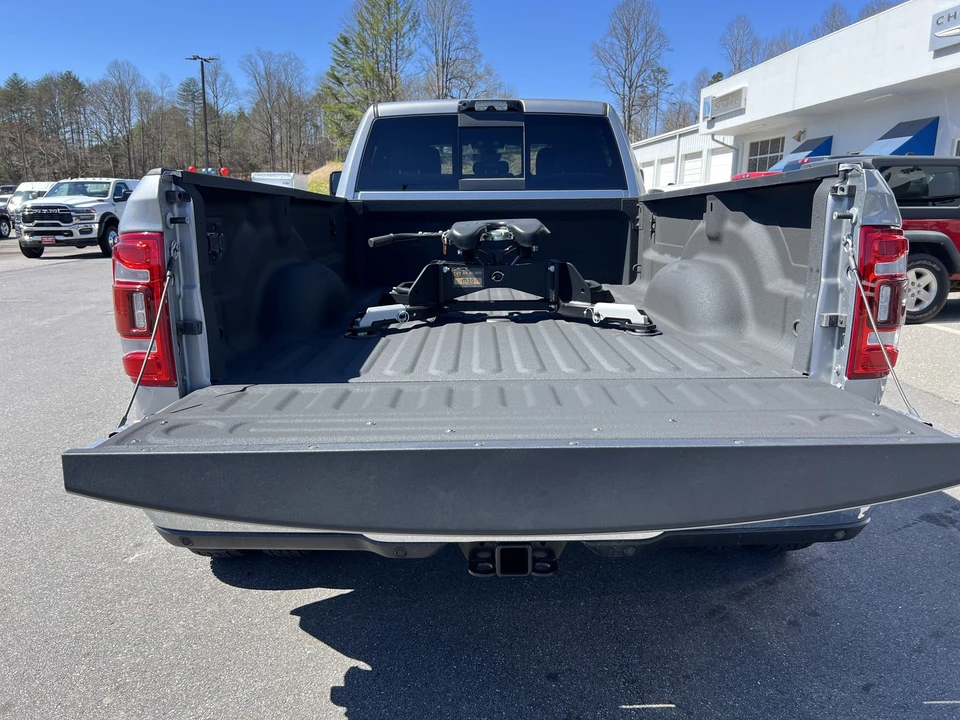 2024 Ram 3500 - Image 10 of 31