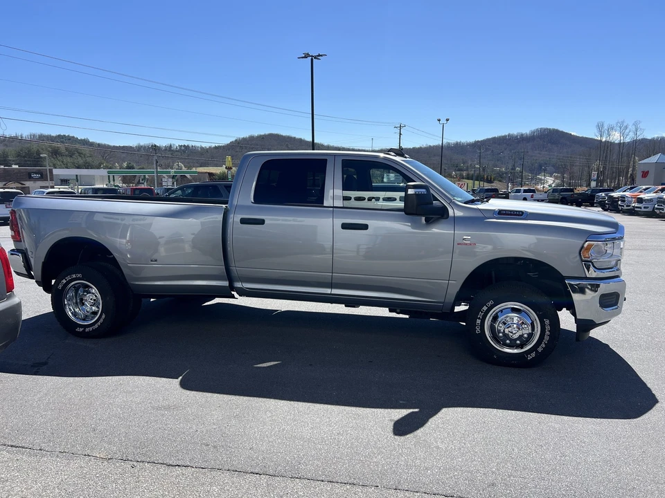 2024 Ram 3500 - Image 4 of 31