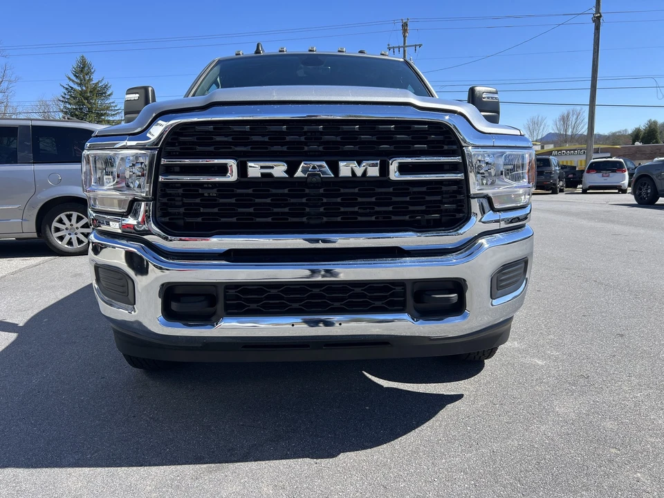 2024 Ram 3500 - Image 5 of 31