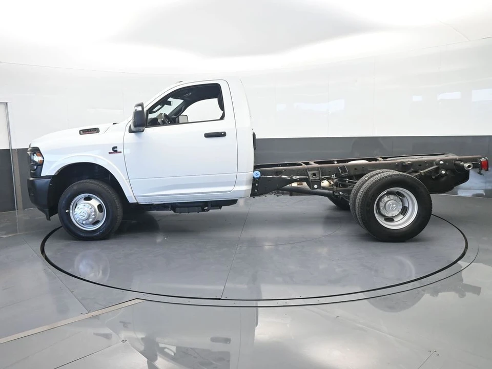 2024 Ram 3500 - Image 3 of 31