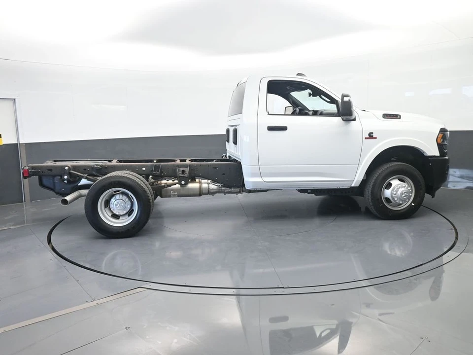 2024 Ram 3500 - Image 7 of 31