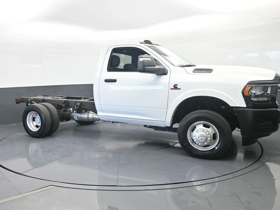 2024 Ram 3500 - Image 8 of 31