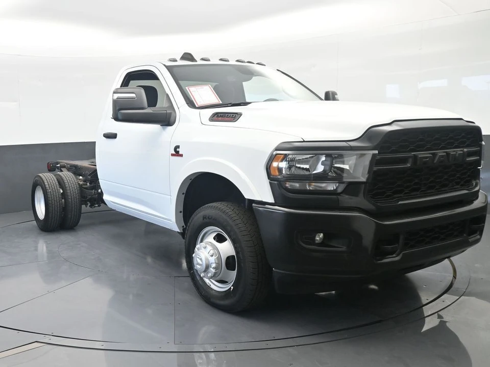 2024 Ram 3500 - Image 9 of 31
