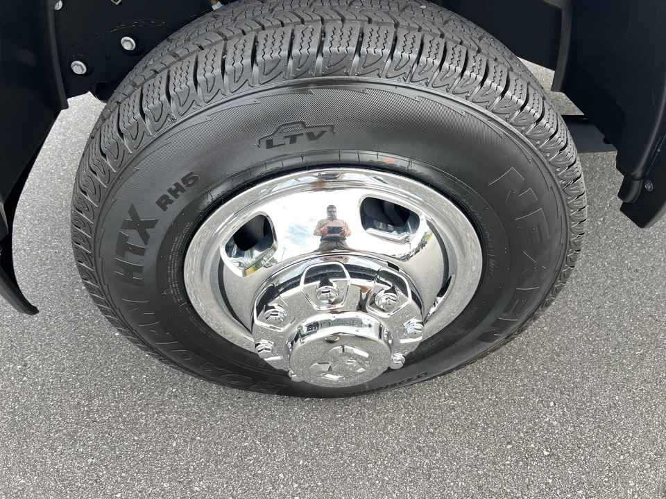 2024 Ram 3500 - Image 9 of 26