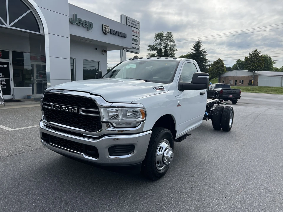 2024 Ram 3500 - Image 6 of 26