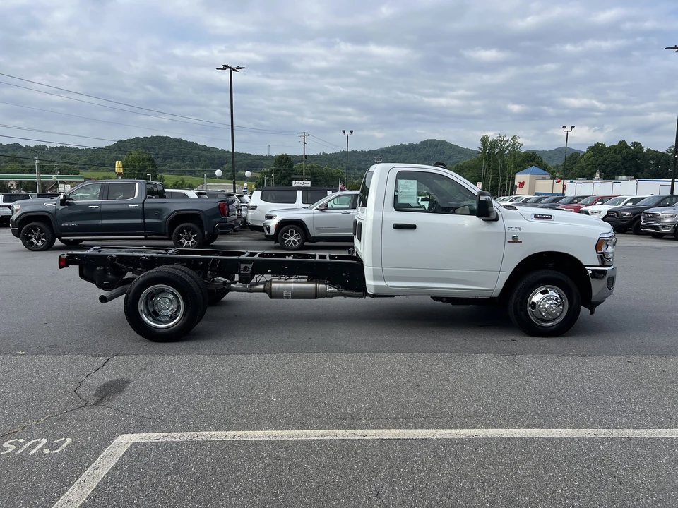 2024 Ram 3500 - Image 4 of 26