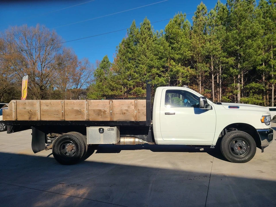 2024 Ram 3500 - Image 7 of 31