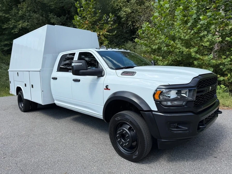 2024 Ram 4500 & 5500 - Image 4 of 12