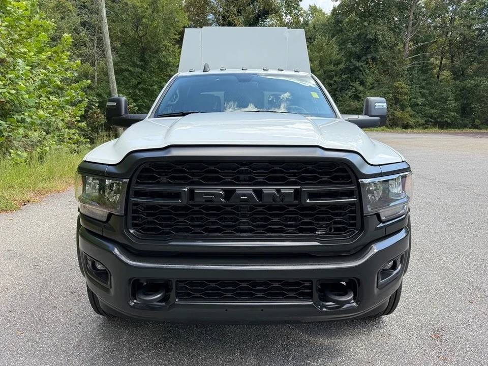 2024 Ram 4500 & 5500 - Image 3 of 12