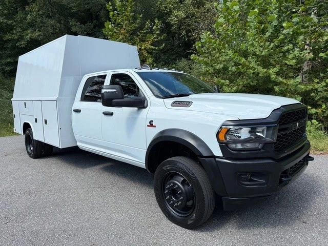 2024 Ram 4500 & 5500 - Image 4 of 12