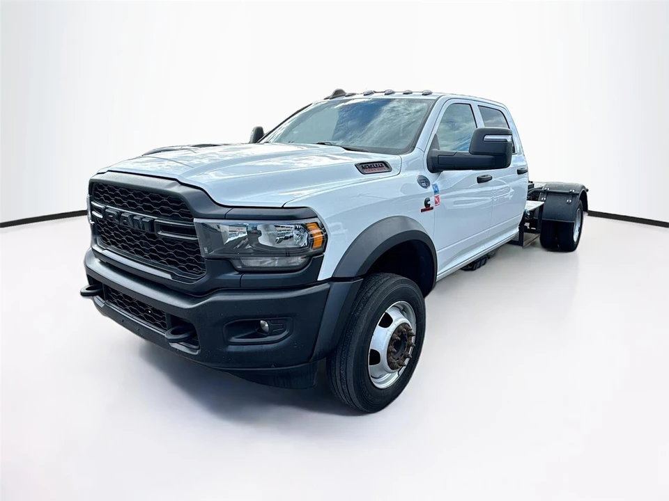 2024 Ram 4500 & 5500 - Image 3 of 10