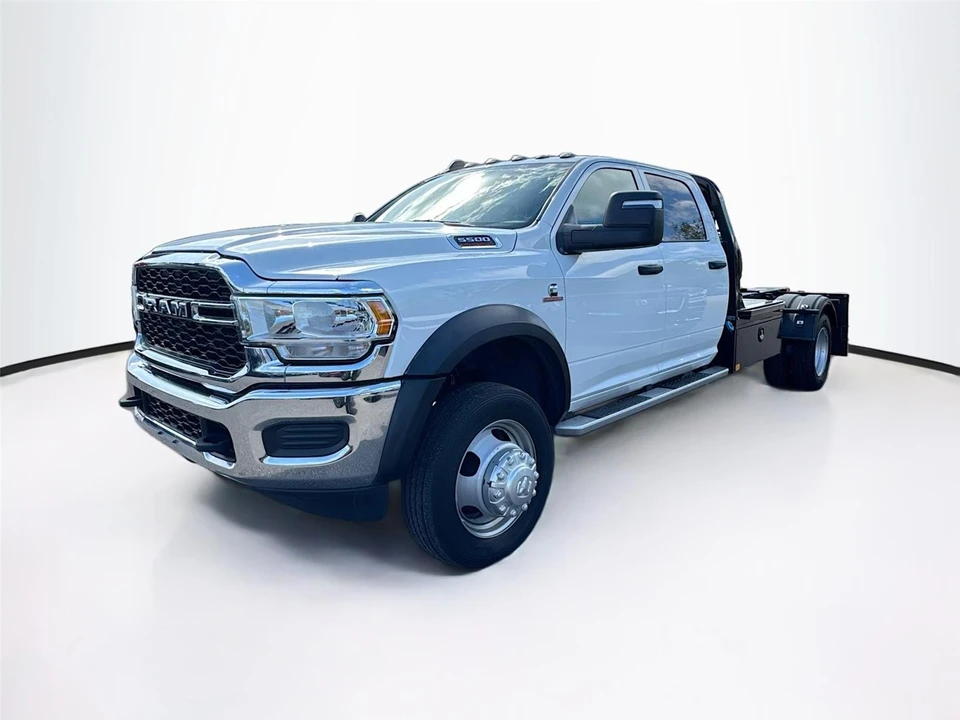 2024 Ram 4500 & 5500 - Image 3 of 15