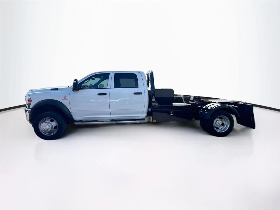 2024 Ram 4500 & 5500 - Image 4 of 15