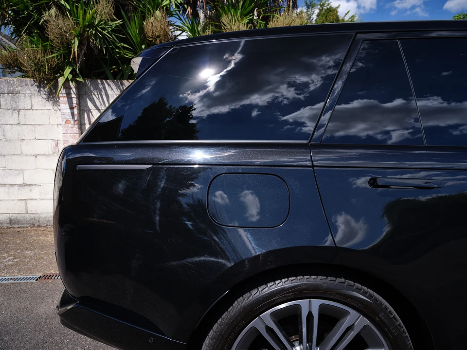 2026 Land Rover Range Rover L460 - Image 29 of 31