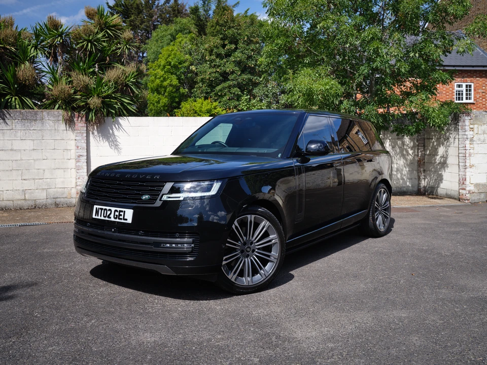 2026 Land Rover Range Rover L460 - Image 17 of 31