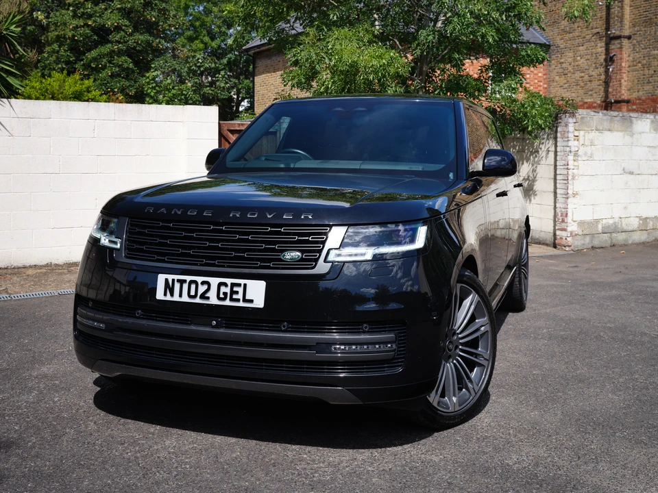2026 Land Rover Range Rover L460 - Image 18 of 31