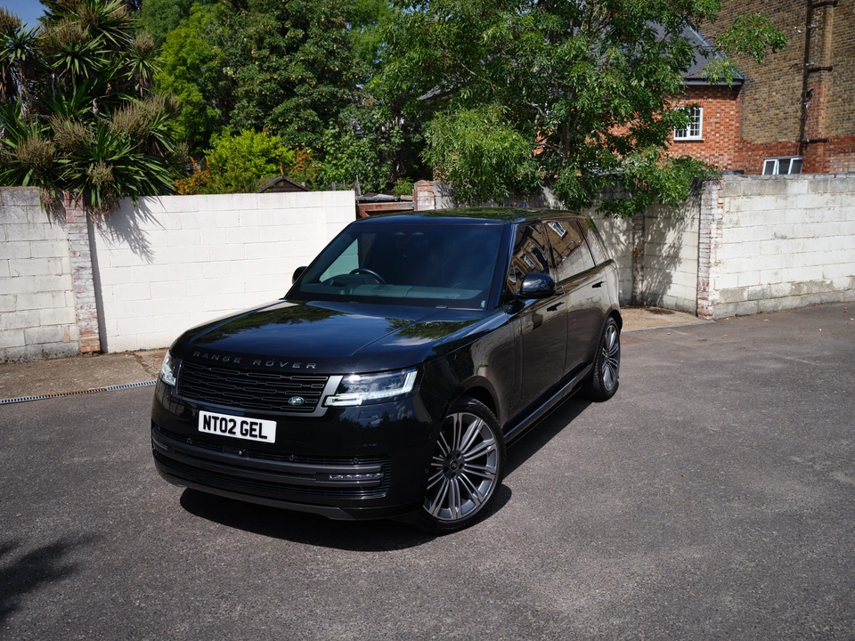 2026 Land Rover Range Rover L460 - Image 19 of 31