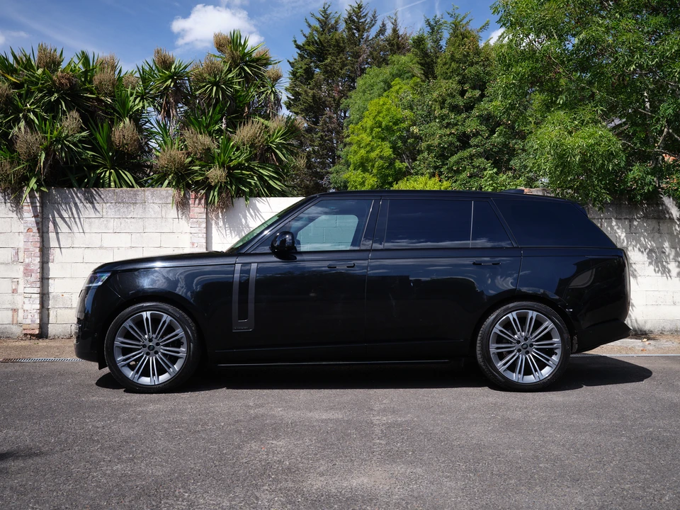 2026 Land Rover Range Rover L460 - Image 8 of 31