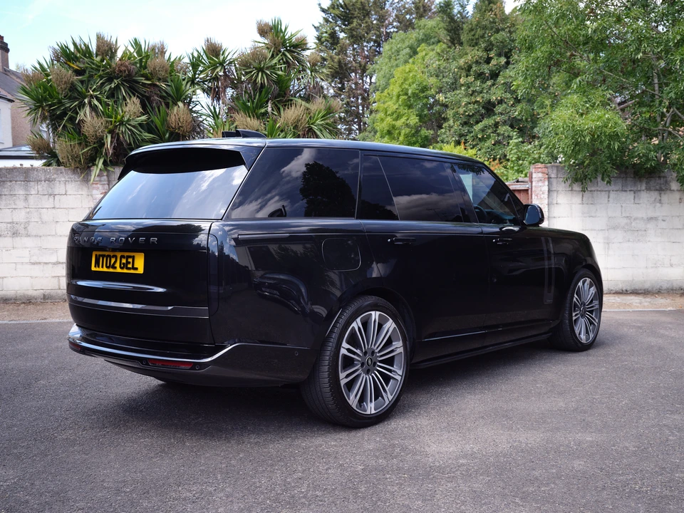 2026 Land Rover Range Rover L460 - Image 25 of 31