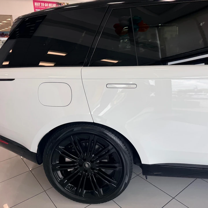 2024 Land Rover Range Rover L460 - Image 20 of 31