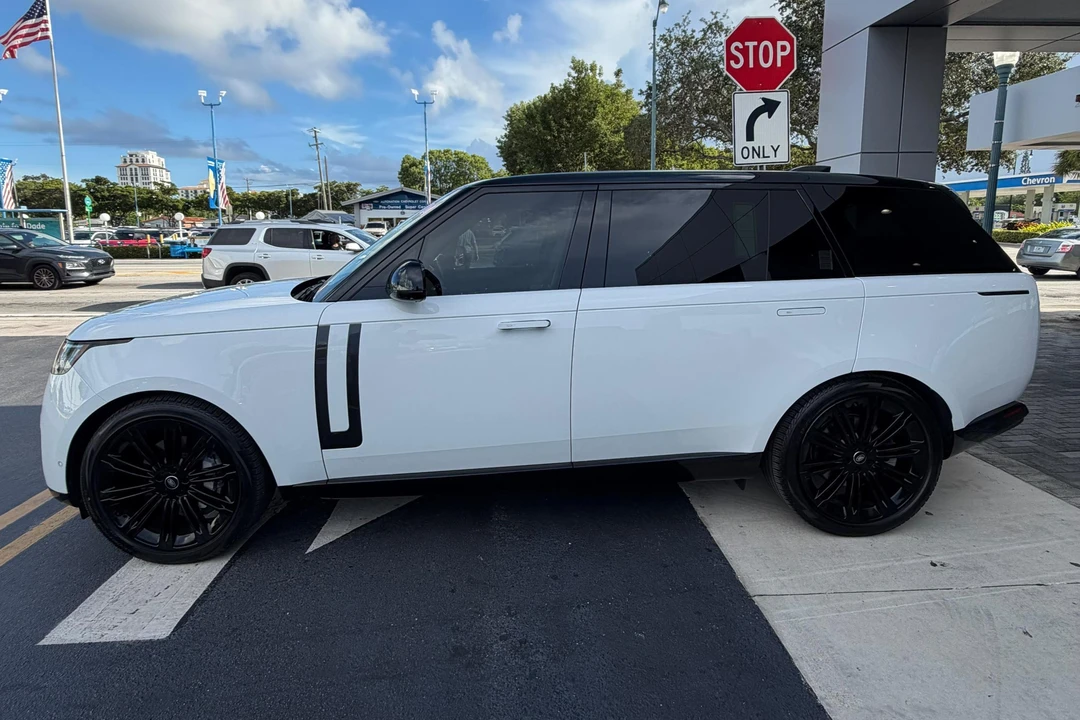 2024 Land Rover Range Rover L460 - Image 3 of 31