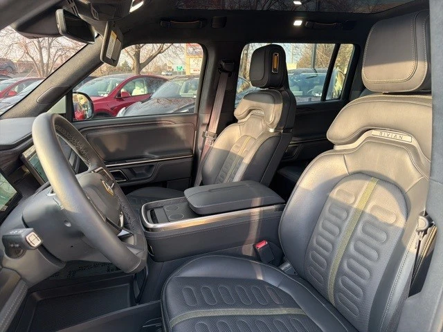 2024 Rivian R1S - Image 12 of 21