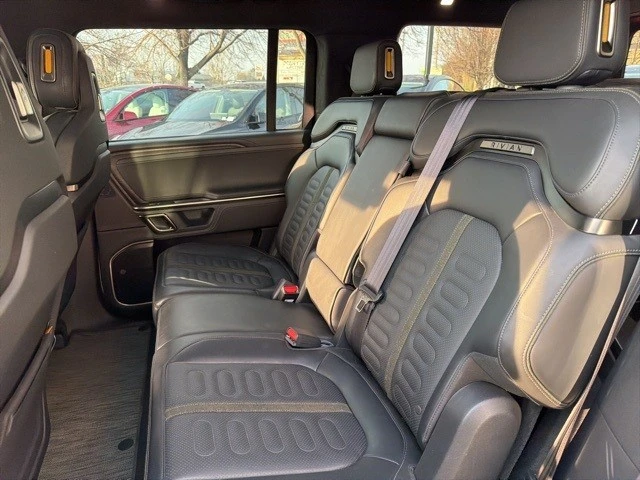 2024 Rivian R1S - Image 15 of 21