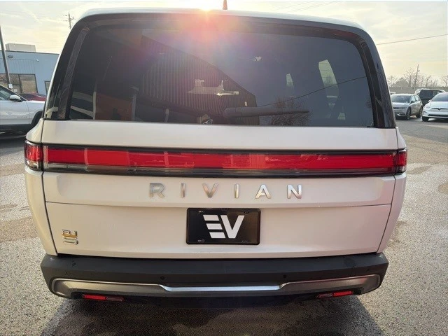 2024 Rivian R1S - Image 7 of 21