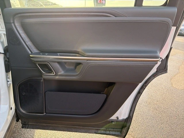 2024 Rivian R1S - Image 19 of 21