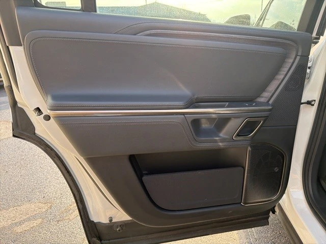 2024 Rivian R1S - Image 13 of 21