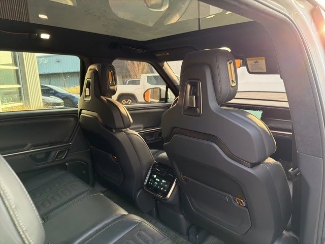 2024 Rivian R1S - Image 20 of 21