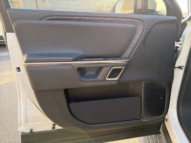 2024 Rivian R1S - Image 10 of 21