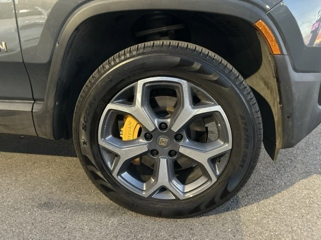 2024 Rivian R1S - Image 10 of 21