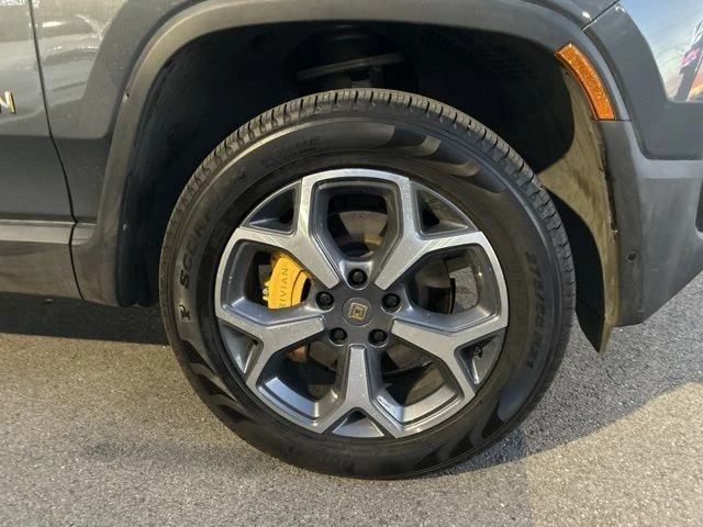 2024 Rivian R1S - Image 10 of 21