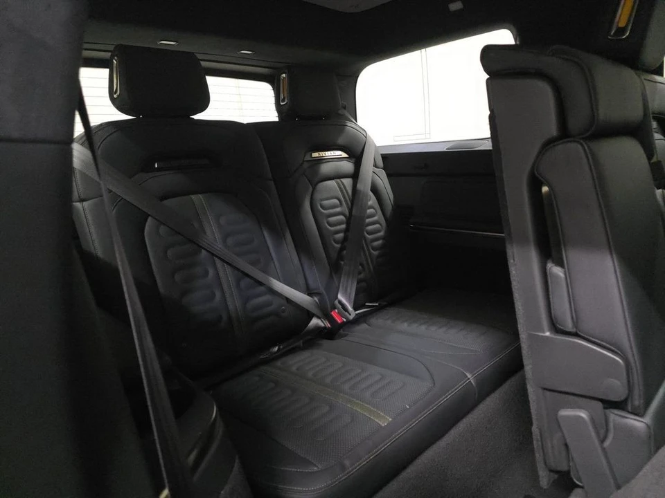2024 Rivian R1T - Image 8 of 10