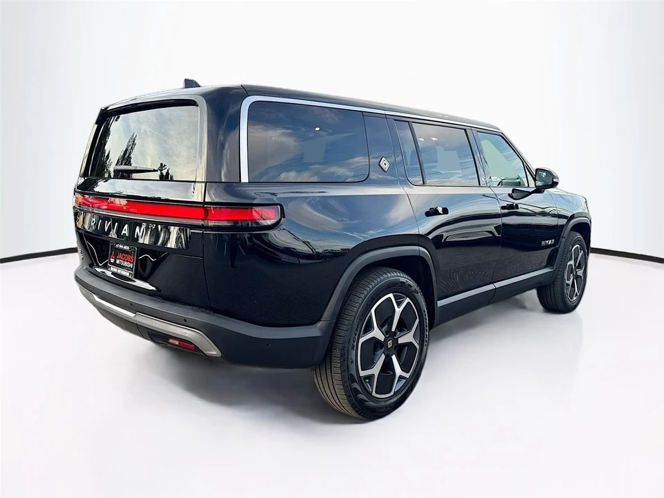 2024 Rivian R1S - Image 7 of 21