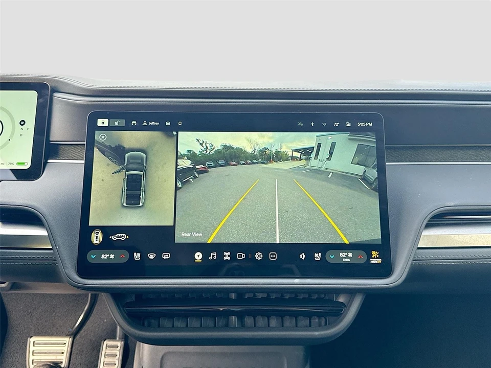 2024 Rivian R1S - Image 12 of 21