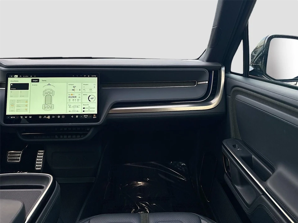 2024 Rivian R1S - Image 19 of 21