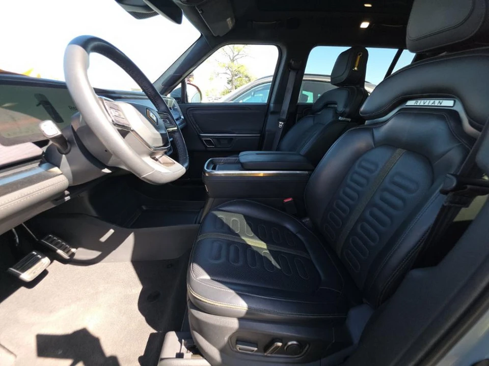 2024 Rivian R1S - Image 4 of 10
