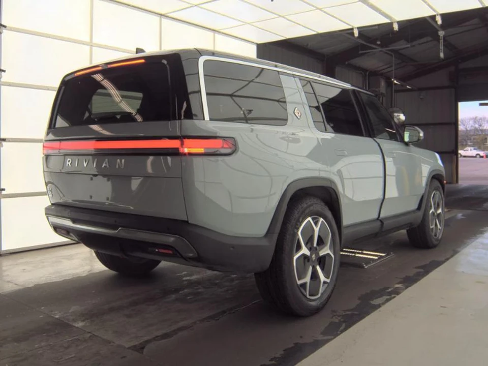 2024 Rivian R1S - Image 2 of 10