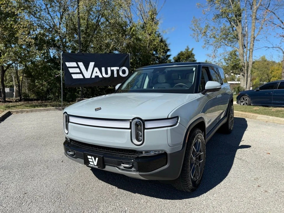 2024 Rivian R1S - Image 2 of 17