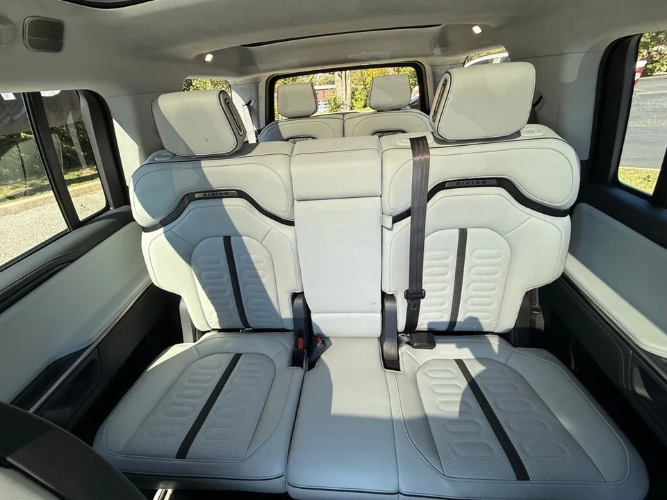2024 Rivian R1S - Image 10 of 17