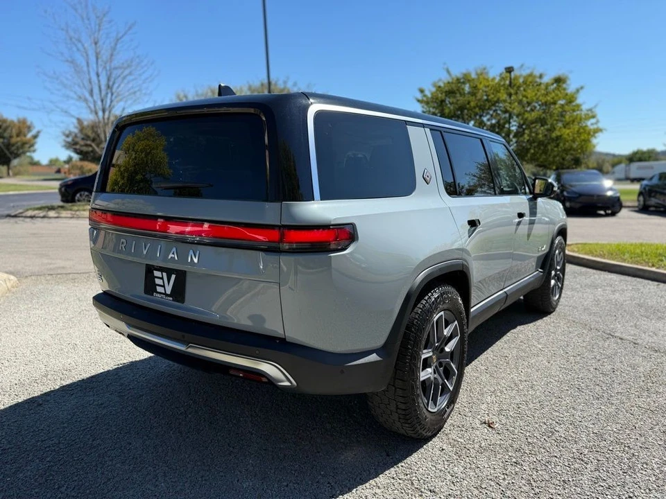2024 Rivian R1S - Image 5 of 17