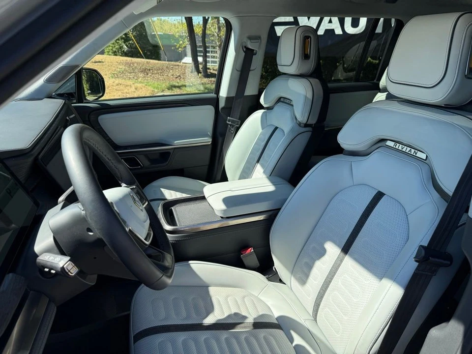 2024 Rivian R1S - Image 9 of 17