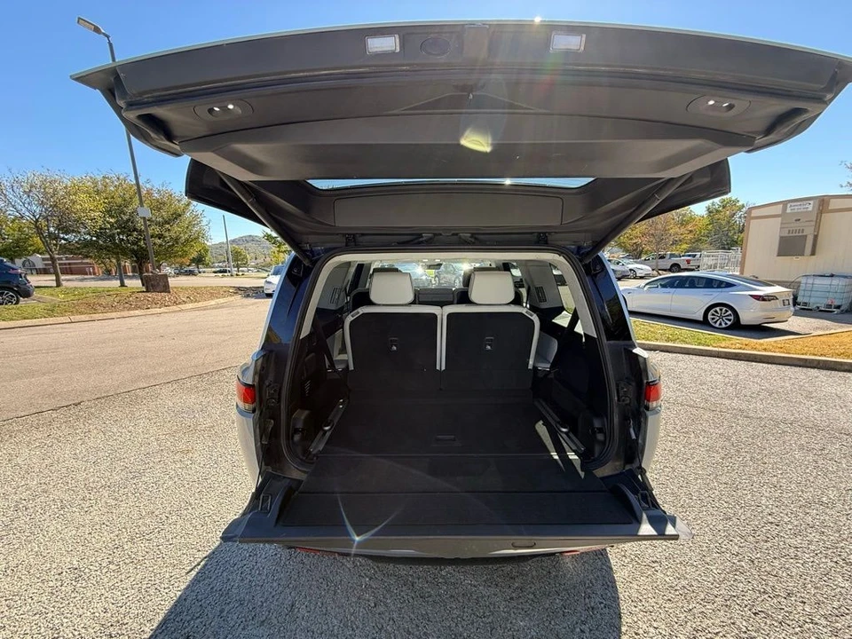 2024 Rivian R1S - Image 16 of 17