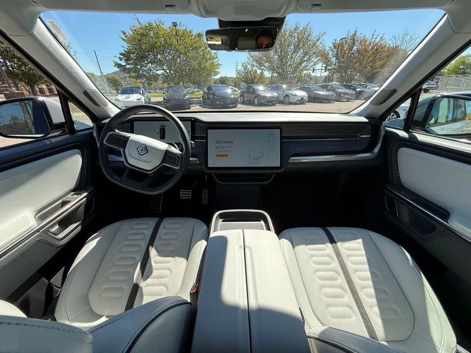 2024 Rivian R1S - Image 13 of 17