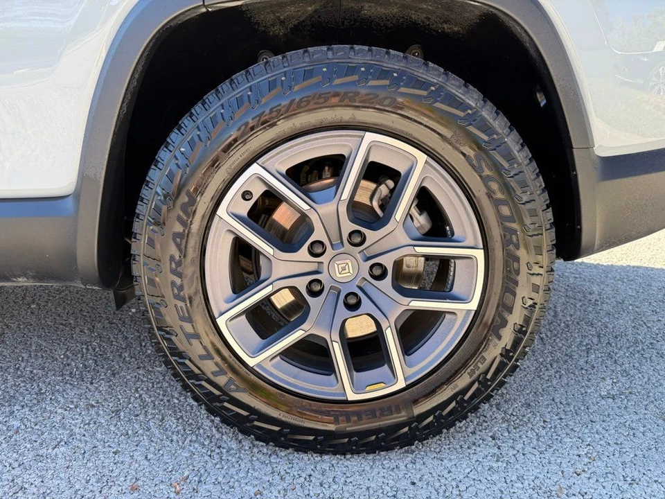 2024 Rivian R1S - Image 14 of 17