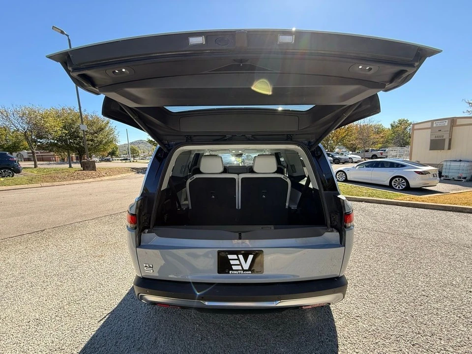 2024 Rivian R1S - Image 15 of 17
